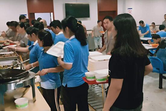 食堂承包公司不榨取員工伙食費靠什么賺錢？