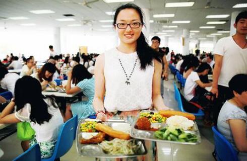 將恨的人叫來CBD吃飯 廣州珠江新城白領吃飯是有多“難”？
