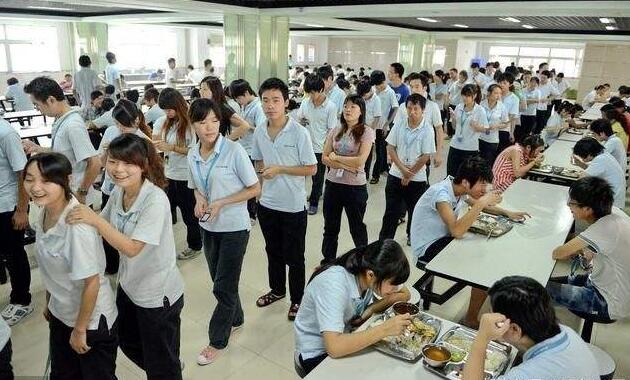 企業將食堂承包出去一年到底能省多少錢？